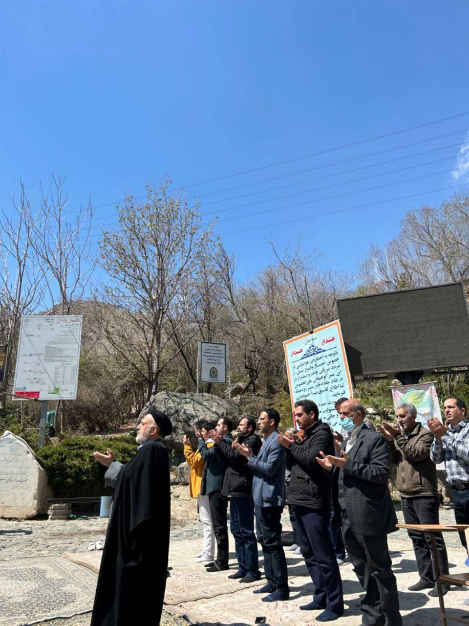 نماز جماعت در بوستان های شمال تهران اقامه می شود
