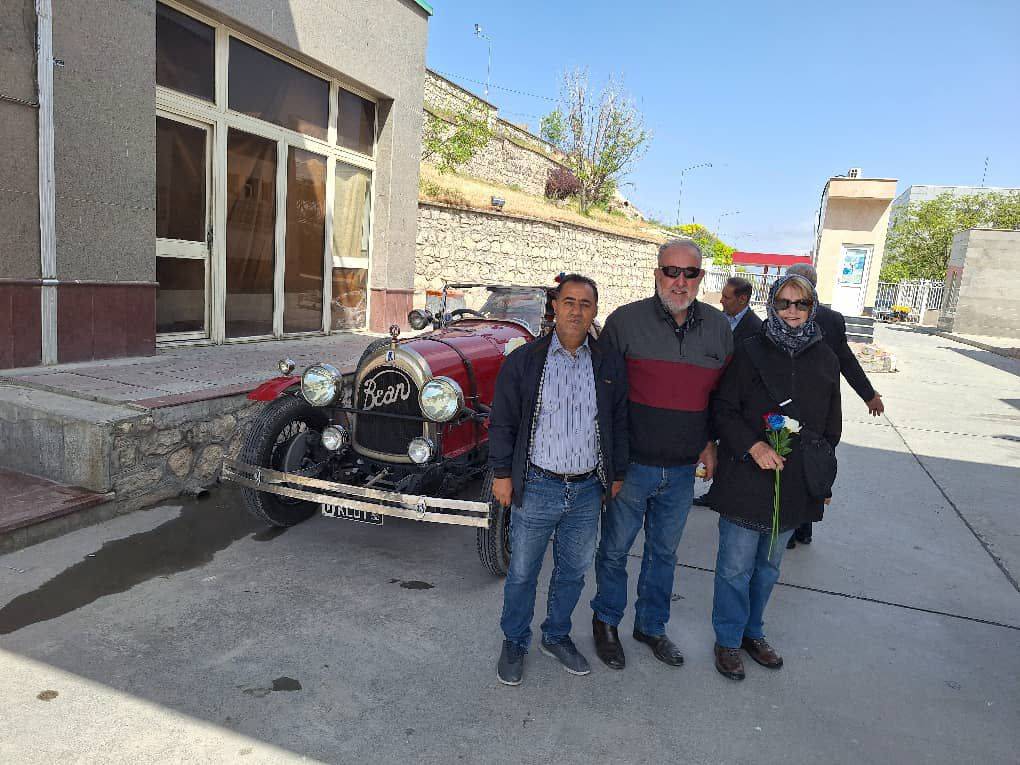 جهانگردان استرالیایی با خودرو ۱۰۰ ساله به ایران آمدند