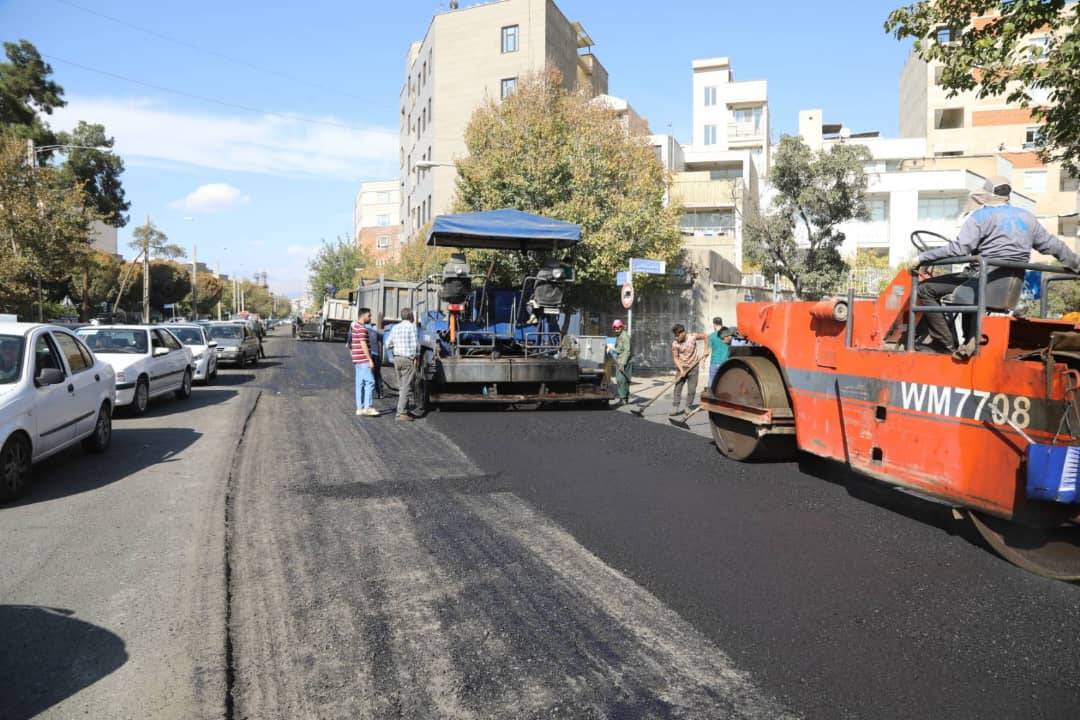 بهسازی خیابان بهمنیار در محور الگوی خدمت منطقه19 با پخش 1500 تن آسفالت