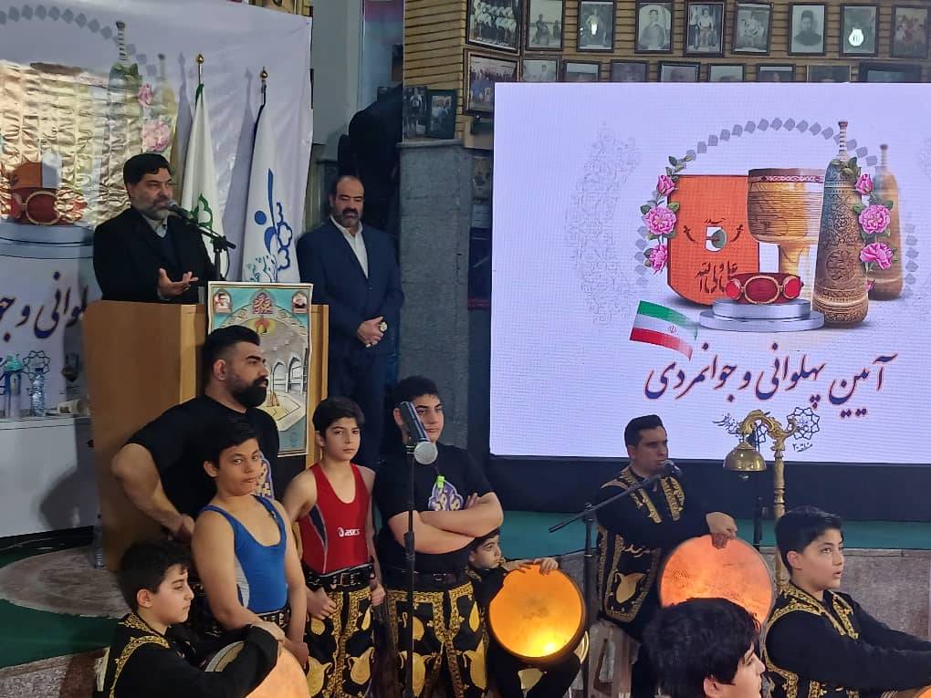 آیین پهلوانی و زورخانه ای همزمان با پنجاه و هفتمین سالگرد جهان پهلوان تختی در زورخانه تختی