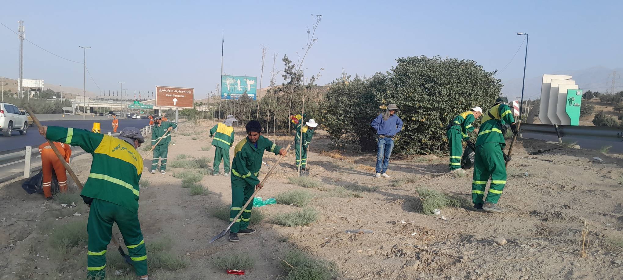 ۲۰۰ نیروی تخصصی در طرح نگهداشت بزرگراهی یاسینی به کار گرفته شدند/ حرکت همزمان ۴۵ دستگاه ماشین‌آلات سنگین برای زیباسازی بزرگراه شهید یاسینی