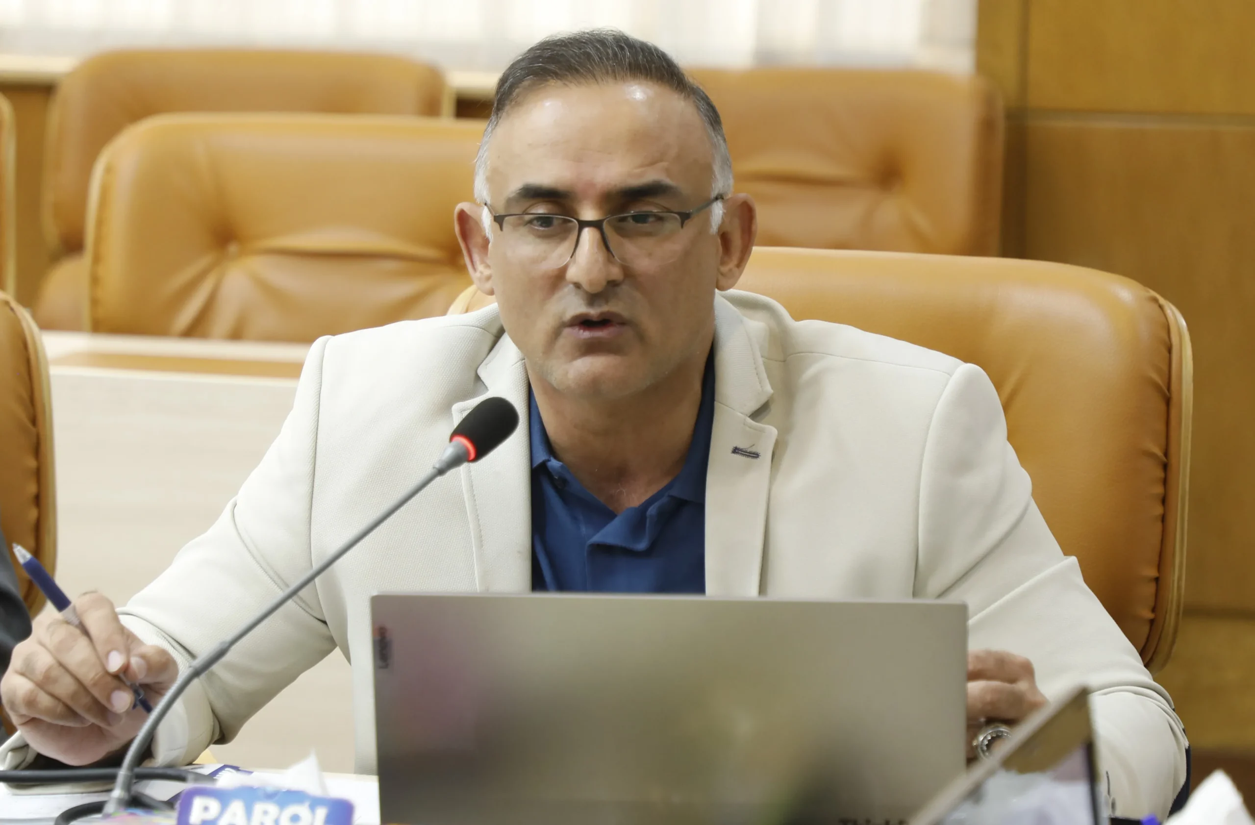 پاسخگویی به ۸۳ درصد شکایات مردمی در سامانه حقوق مسافر هوایی در نیمه نخست امسال / تعلیق ۸ دفتر خدمات مسافرتی به دلیل عدم پاسخگویی به شکایات