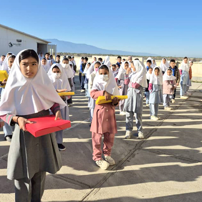 بانک اقتصادنوین ۴۷۰۰ پک نوشتافزار را به مناسبت روز دانشآموز اهدا کرد
