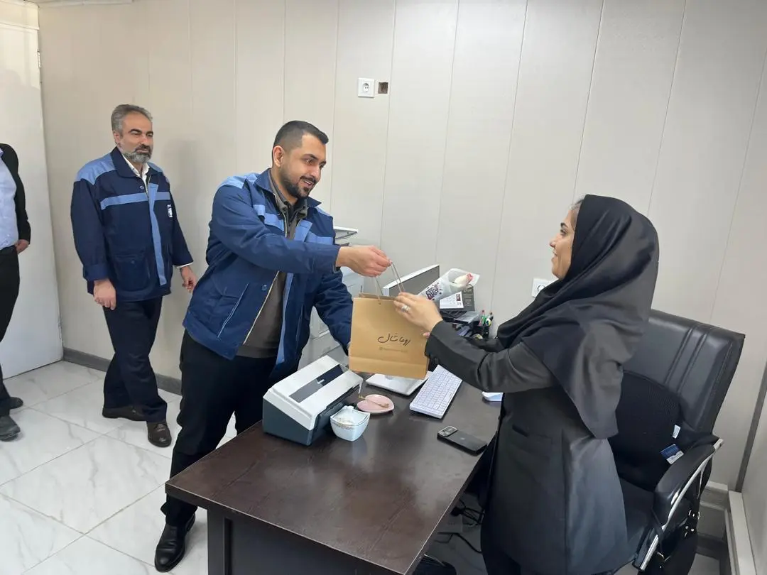 تقدیر از بانوان شرکت فولاد آلیاژی مرکزی بافق به مناسبت ولادت حضرت زهرا(س) و روز زن