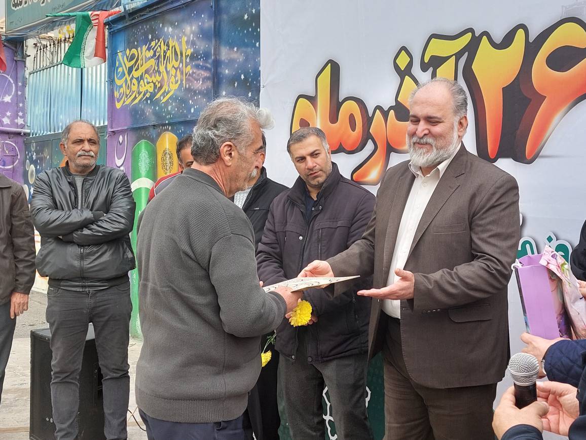 نقدیر از رانندگان قانونمدار منطقه ۲ به مناسبت روز ملی حملونقل