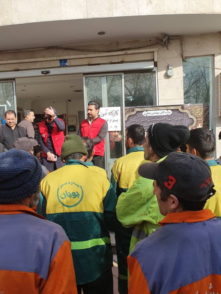 برگزاری کارگاههای آموزشی ایمنی ترافیکی حین کار (HSE) ویژه کارگران و سرکارگران خدمات شهری و فضای سبز در ناحیه ۱ منطقه_چهار