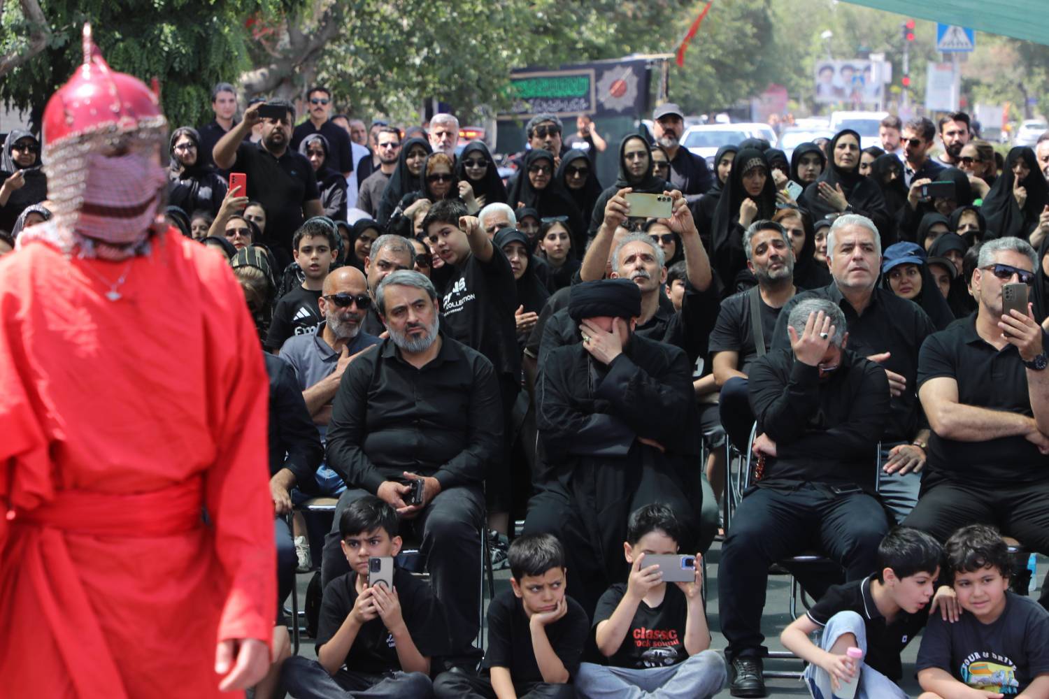 از جلسه هماهنگی برای میزبانی زائرین تشییع رهبر شهید انقلاب تا سوگواری امام حسین(ع)