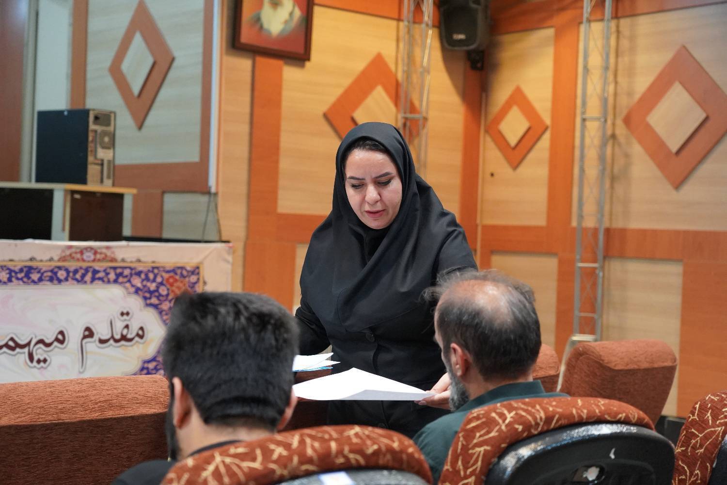 برگزاری سلسله نشست‌های توجیهی نام‌گذاری معابر به نام شهدای والامقام در منطقه ۱۴