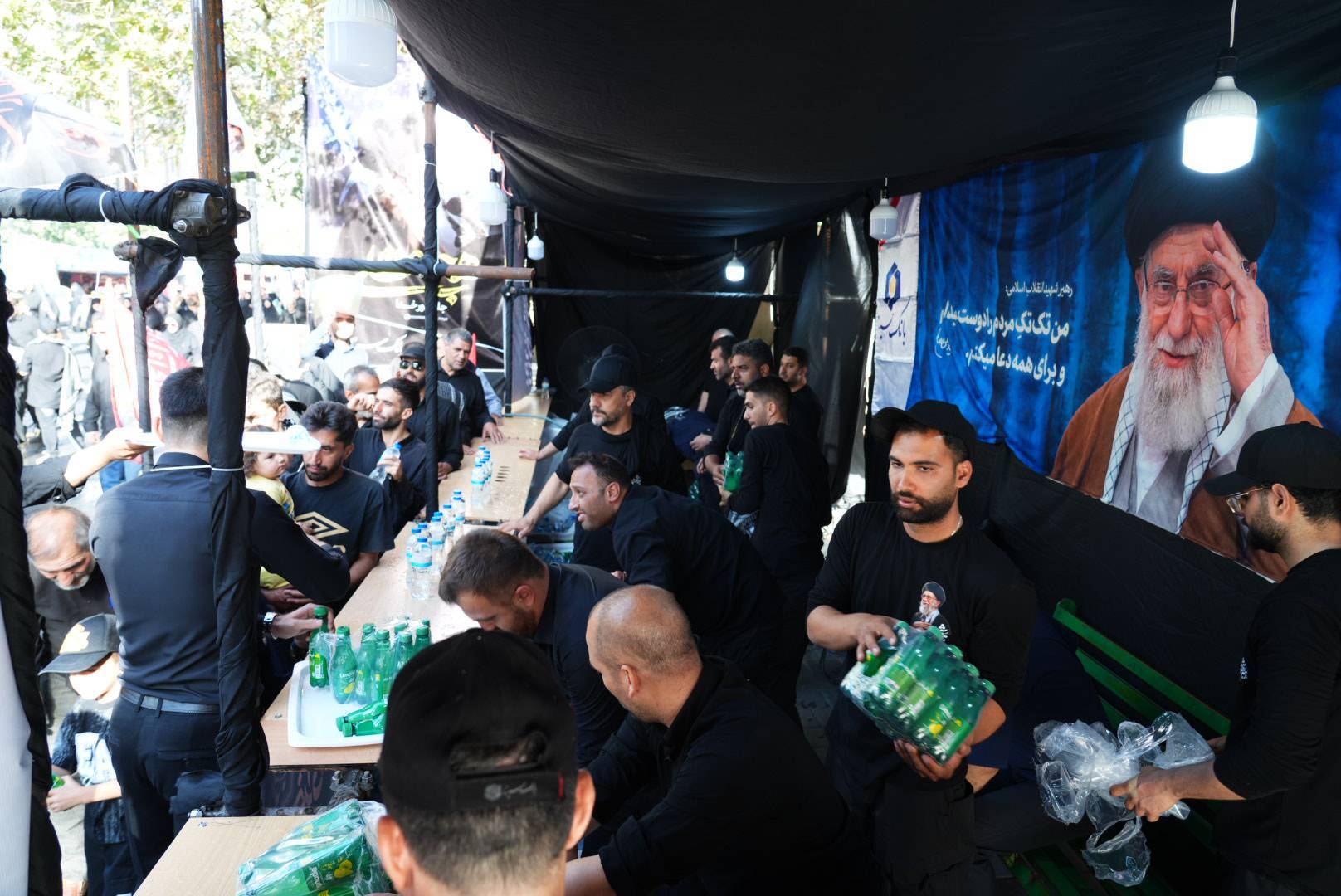 تداوم خدمت‌رسانی بانک سینا به عزاداران در دومین روز آیین وداع با رهبر شهید انقلاب