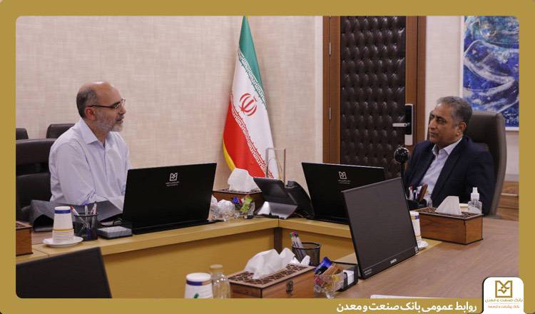 دیدار مستقیم مدیرعامل بانک صنعت و معدن با مشتریان برای تسهیل خدمات بانکی